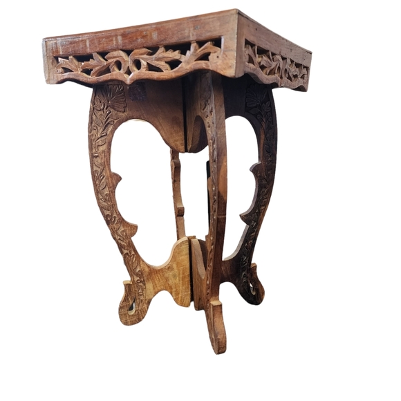 Handcrafted carved mini wood table Vintage - Picture 8 of 12
